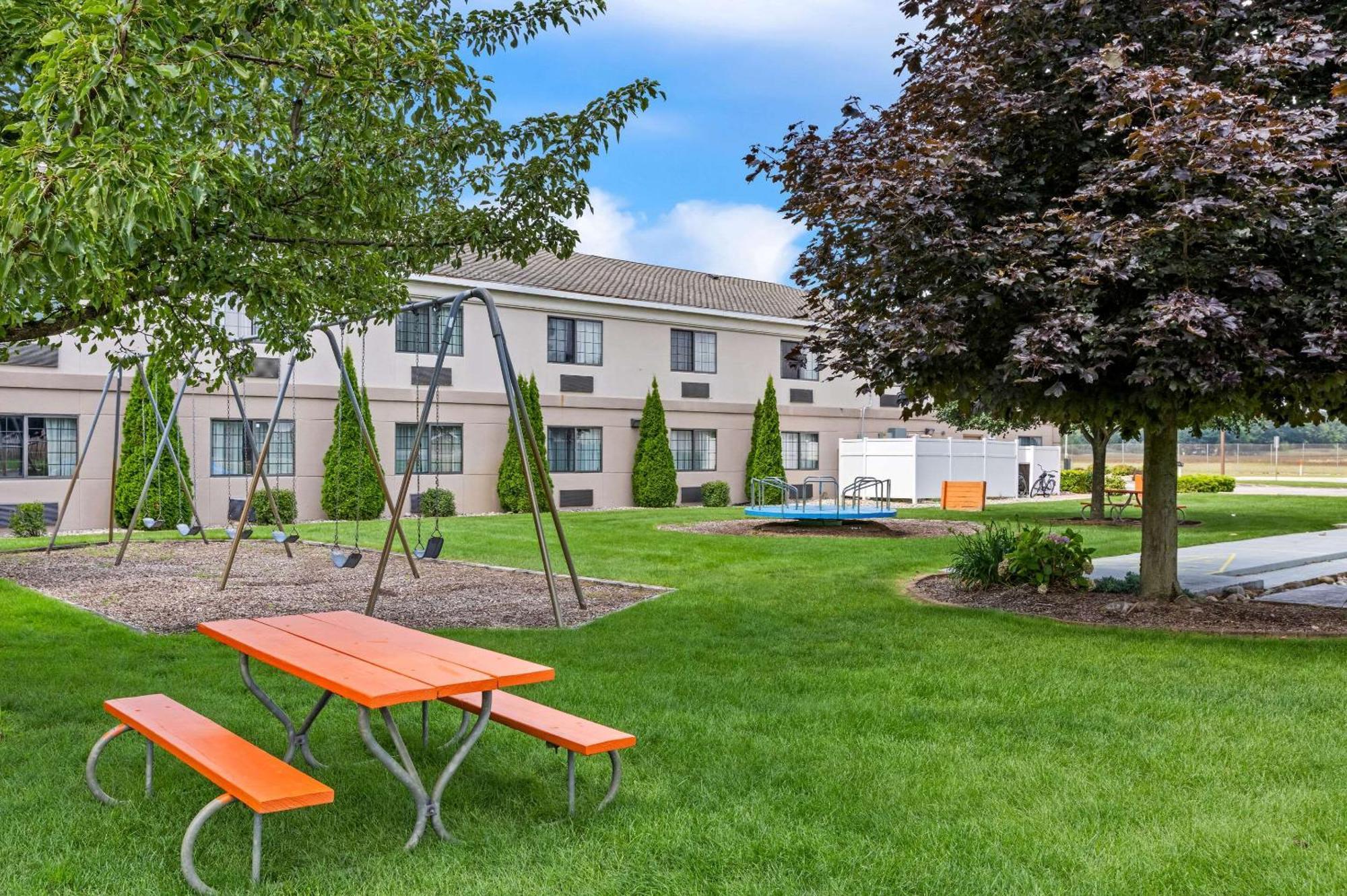 Comfort Inn Ludington Near Us-10 Zewnętrze zdjęcie