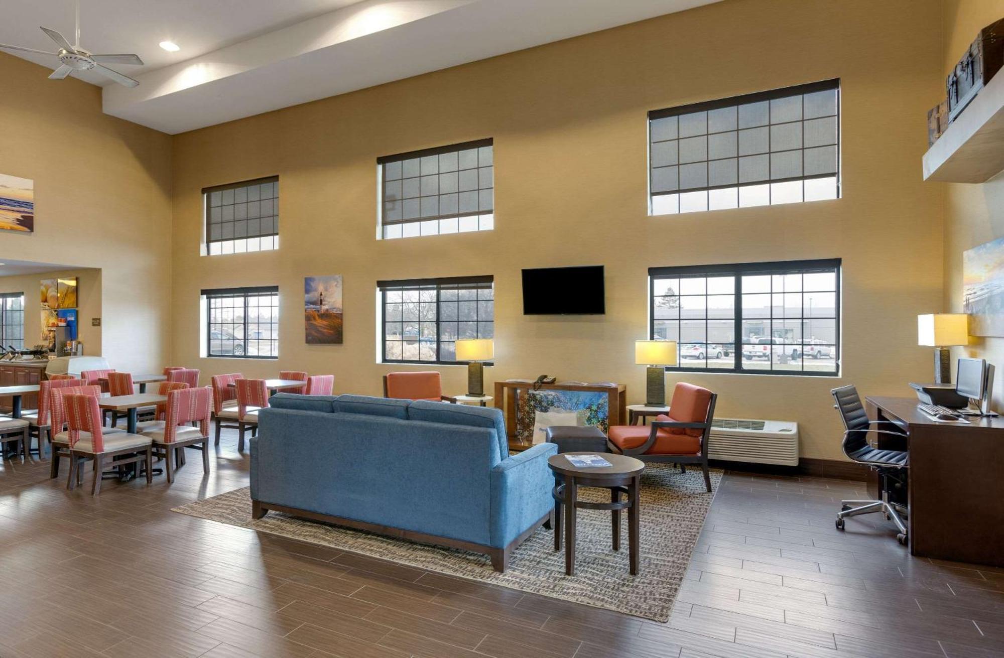 Comfort Inn Ludington Near Us-10 Zewnętrze zdjęcie