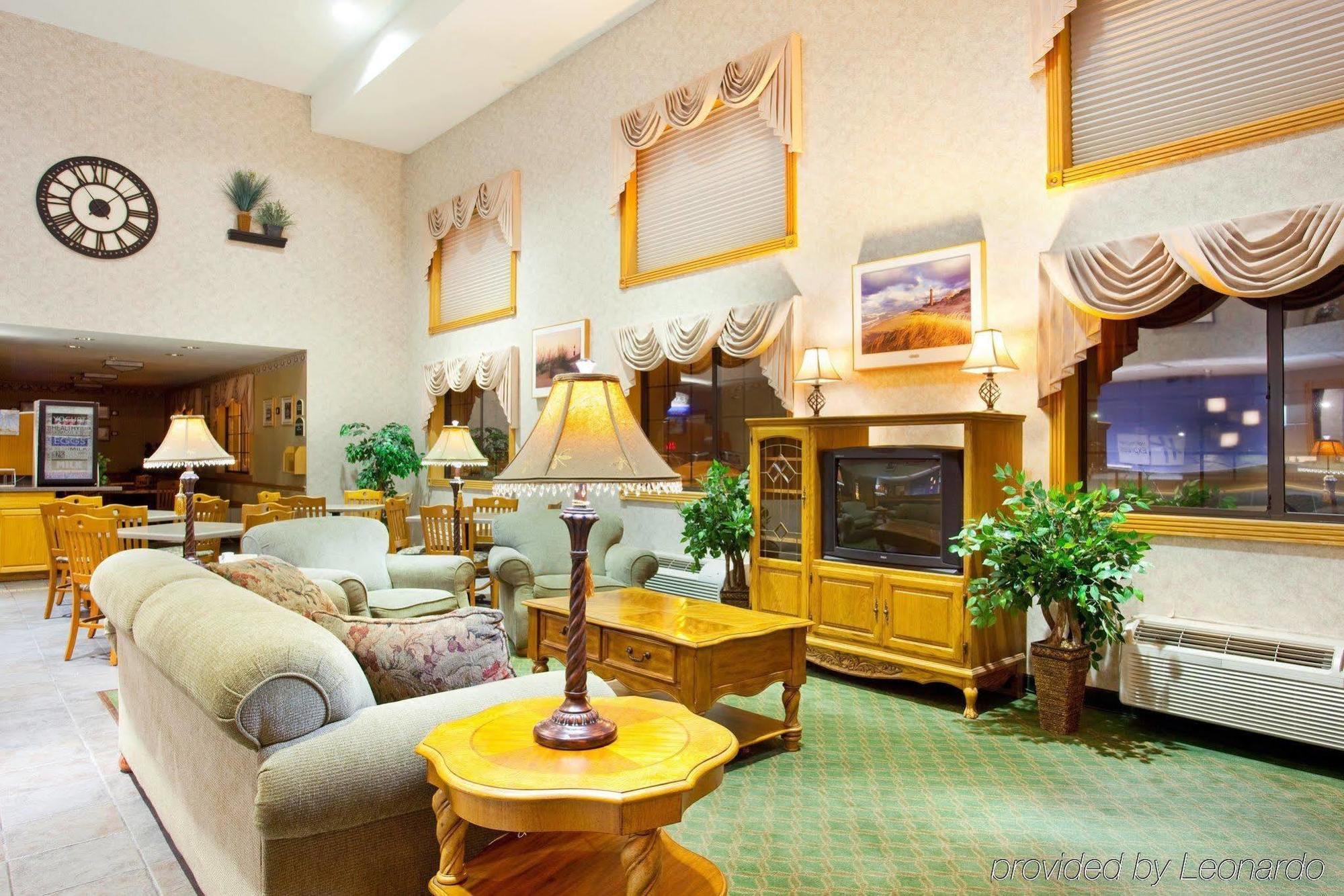 Comfort Inn Ludington Near Us-10 Zewnętrze zdjęcie